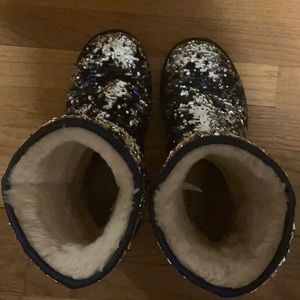 Blue and silver flip sequin UGG’s size 9 authentic